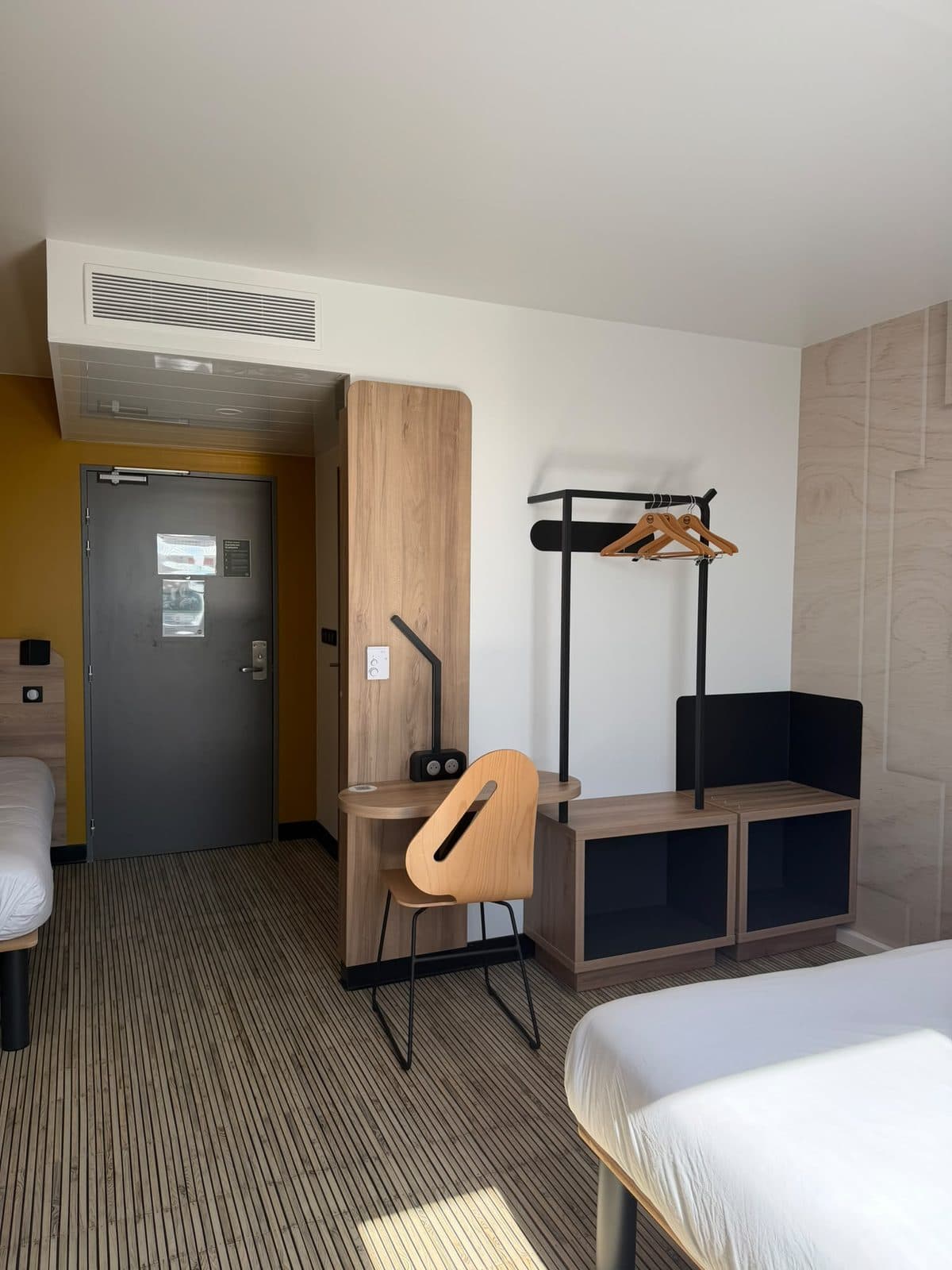 Aménagement intérieur & finitions — Hôtel B&B Hotels — Chambre — vue d'ensemble des finitions