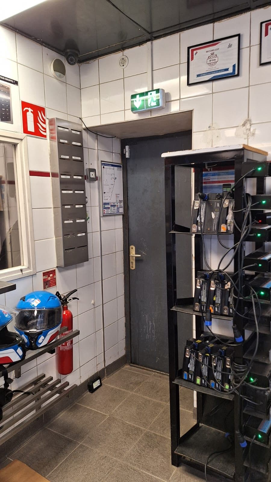 Aménagement & reprise en sous-œuvre — Restaurant Domino's Pizza — Avant — l'ancienne zone livreurs